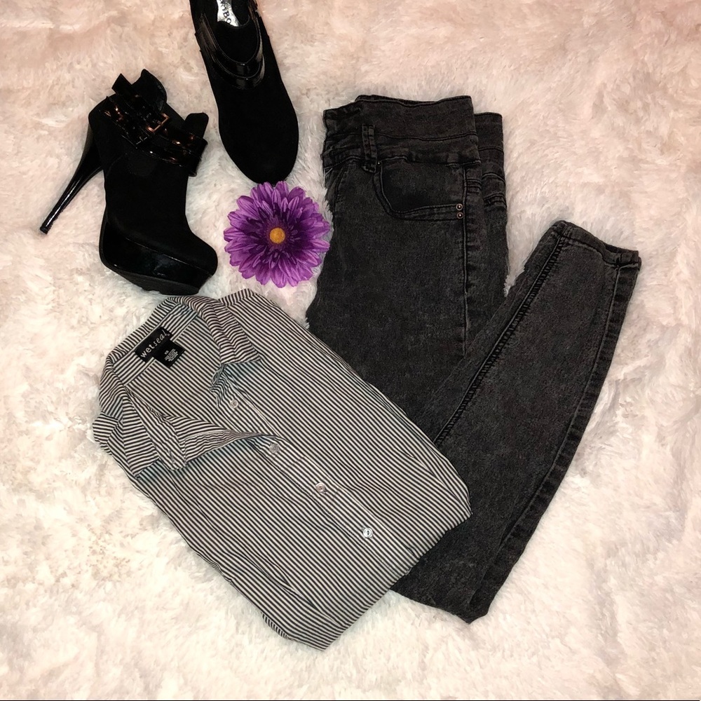 Size 3 stretchy black jean/jeggings‼️